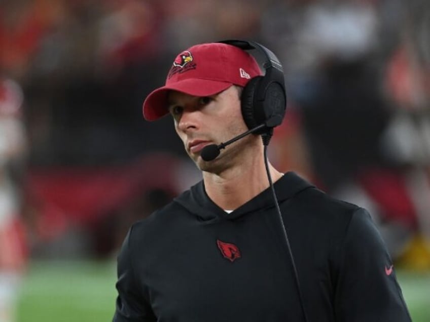 watch arizona cardinals coach jonathan gannon delivers awkward uninspiring motivational speech