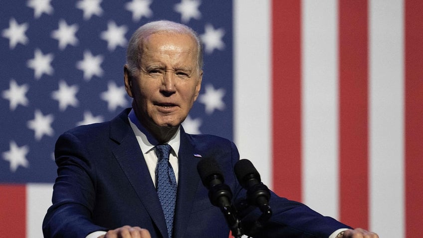 watch biden interrupted by climate protester tells heckler that he will meet him immediately after speech