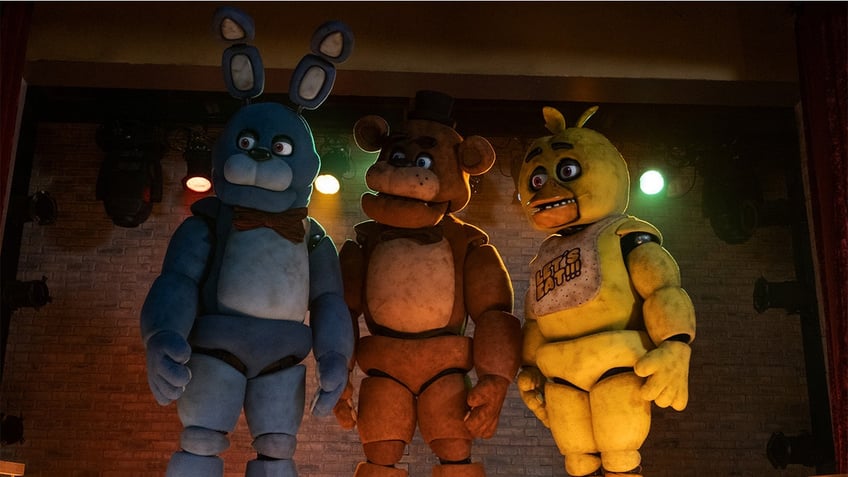 watch brawl breaks out during early showing of anticipated horror movie five nights at freddys