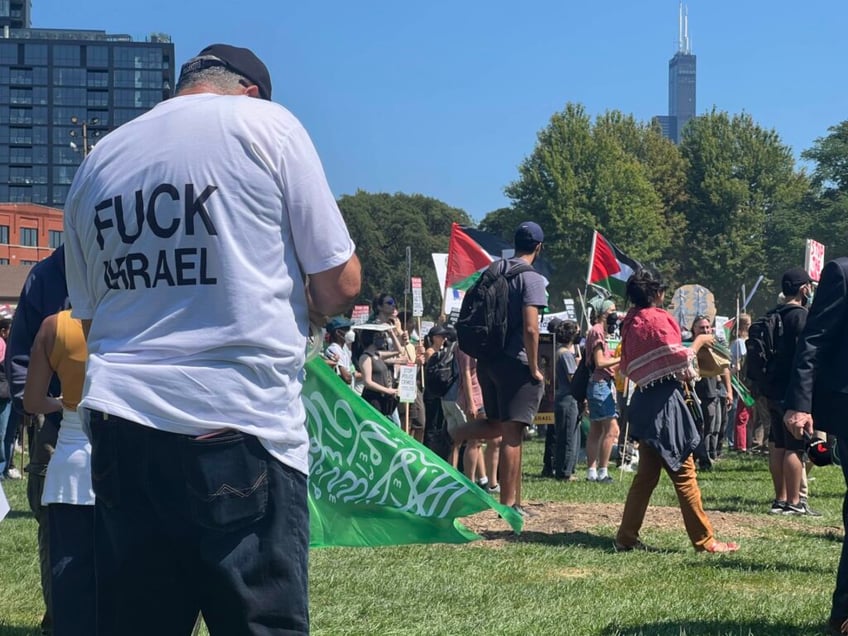 watch clueless hamas supporters fly terror flag upside down at pro palestinian rally in chicago