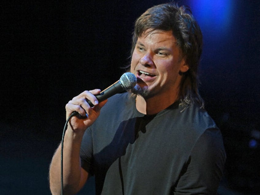 LOUISVILLE, KENTUCKY - JANUARY 25: Theo Von performs at Whitney Hall on January 25, 2023 i