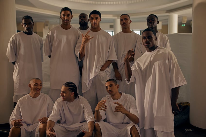 watch designer at paris fashion week pays tribute to violent illegal aliens deported to el salvador prison