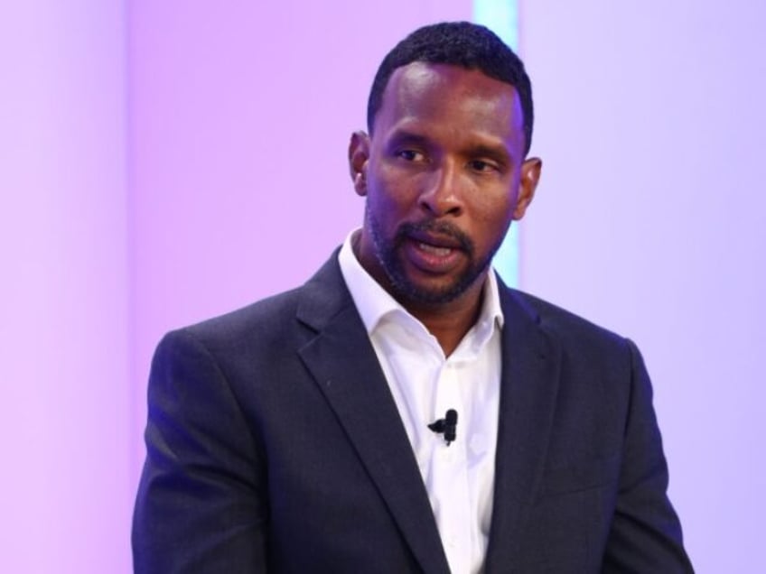 watch espn soccer commentator shaka hislop collapses on air