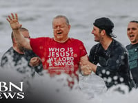 WATCH — ‘God Saved a Lot of People’: Florida Church Baptizes 1,614 at Beach