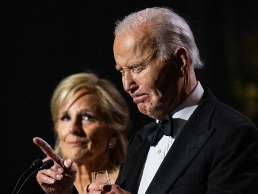 US President Joe Biden gets emotional as he speaks, alongside US First Lady Jill Biden, du