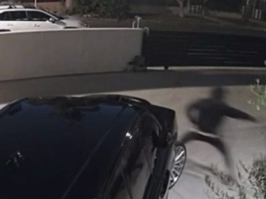 watch los angeles man opens fire on would be intruders to save his family