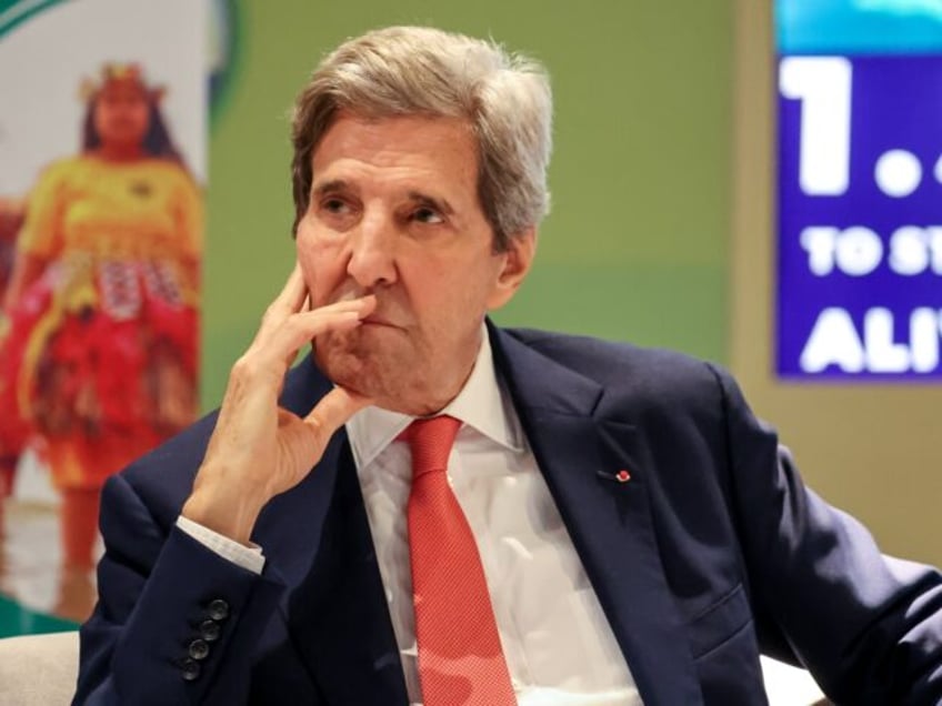 watch loud fart sound greets john kerry talk on global climate threats