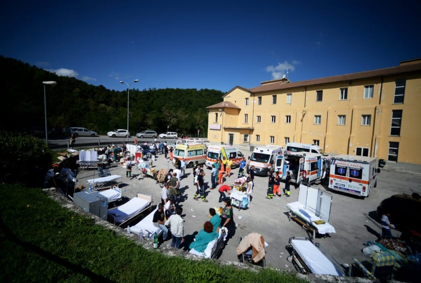 watch major quake devastates italian towns 120 dead thousands homeless