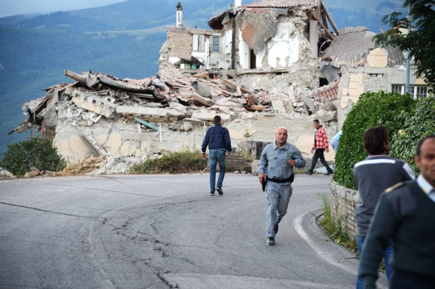 watch major quake devastates italian towns 120 dead thousands homeless