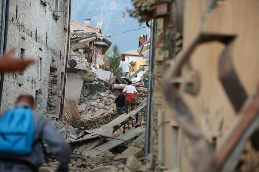 watch major quake devastates italian towns 120 dead thousands homeless