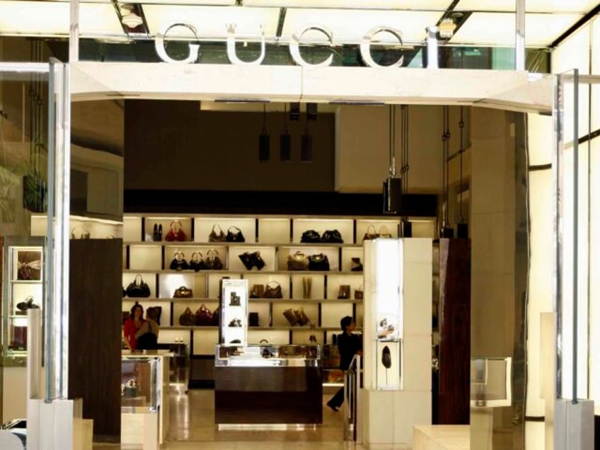 watch mass looting of gucci at las century city mall