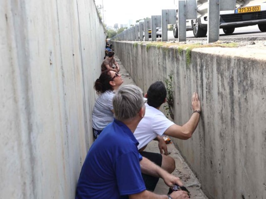 watch palestinian terrorist rocket hits tel aviv apartment building