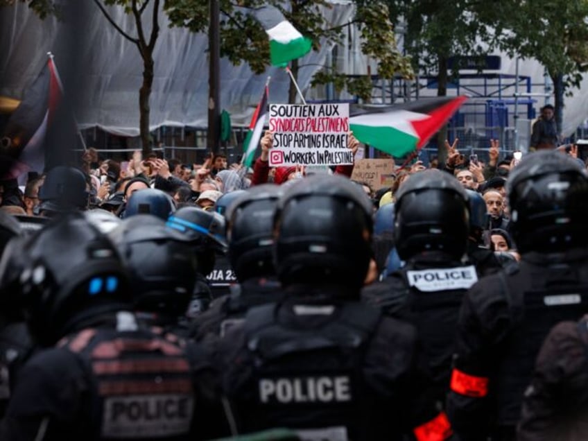 watch police clash with anti israel activists at banned protest in paris