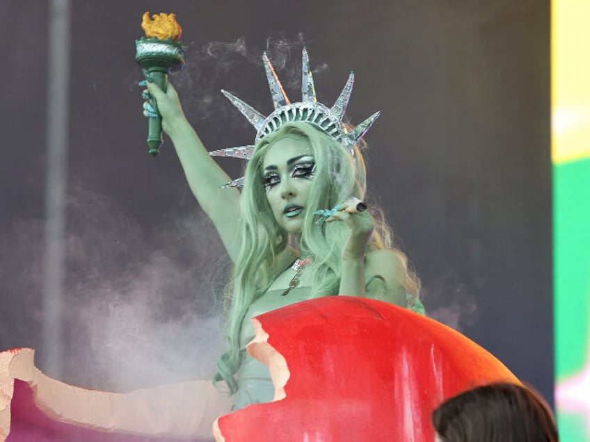 NEW YORK, NEW YORK - JUNE 09: Chappell Roan performs during the 2024 Governors Ball at Flu