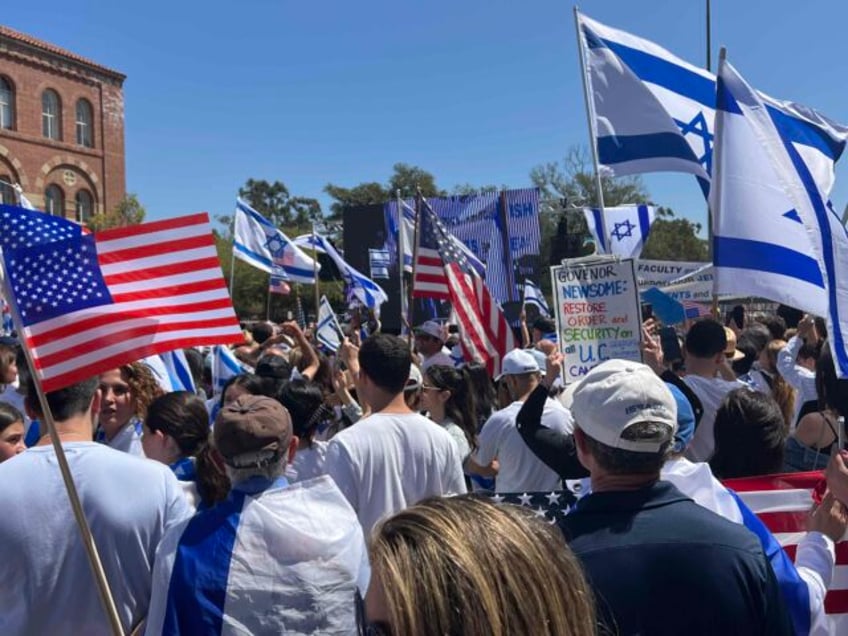 watch pro israel pro palestinian protesters clash at ucla encampment