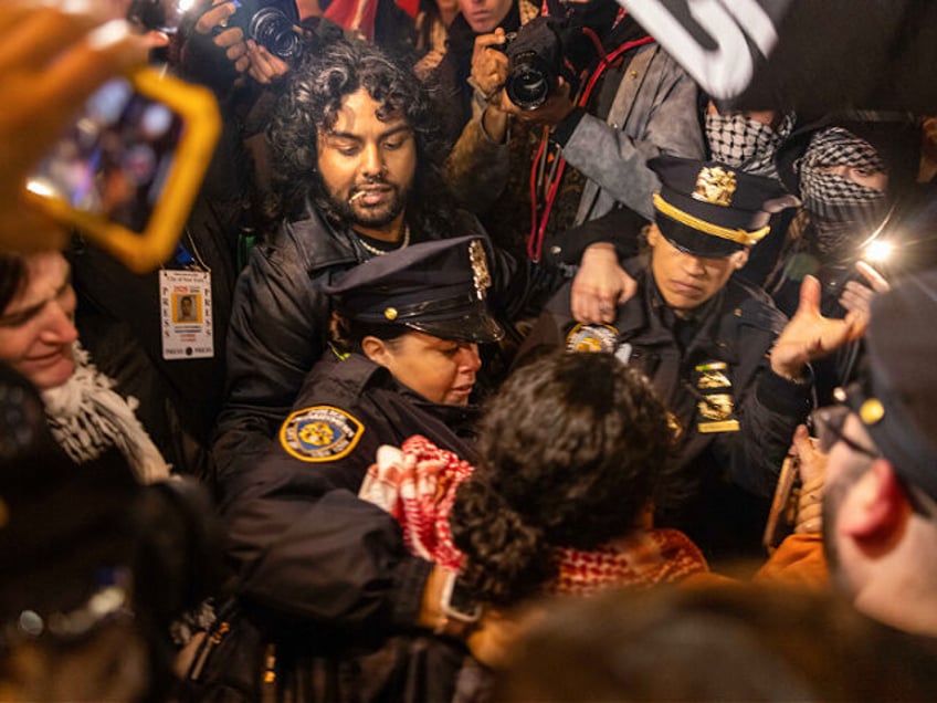 NEW YORK, NEW YORK - MARCH 28: Pro-Palestinian demonstrators clash with NYPD officers tryi