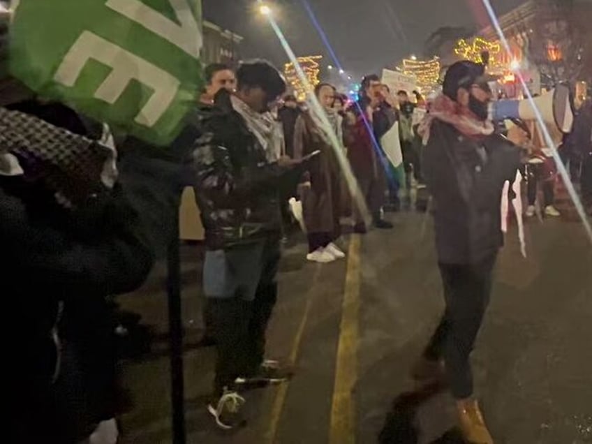 watch pro palestinian protesters disrupt christmas tree lighting in michigan