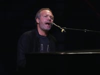 Watch: Singer John Ondrasik Condemns ‘Evil that Is Hamas’ During Tel Aviv Performance
