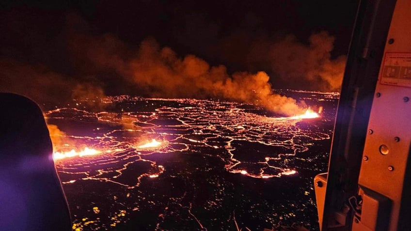 watch spectacular iceland volcano eruption by town where thousands already evacuated