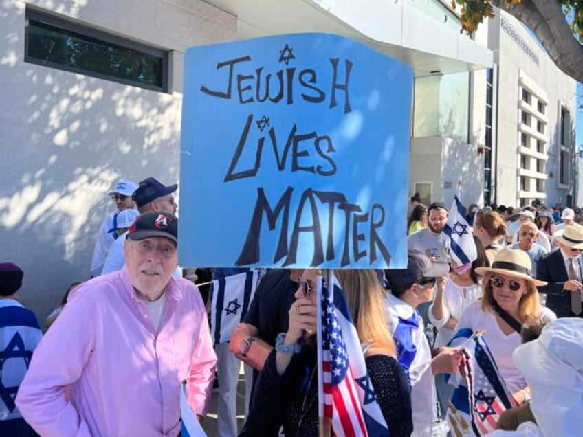 watch thousands march in solidarity with israel in los angeles