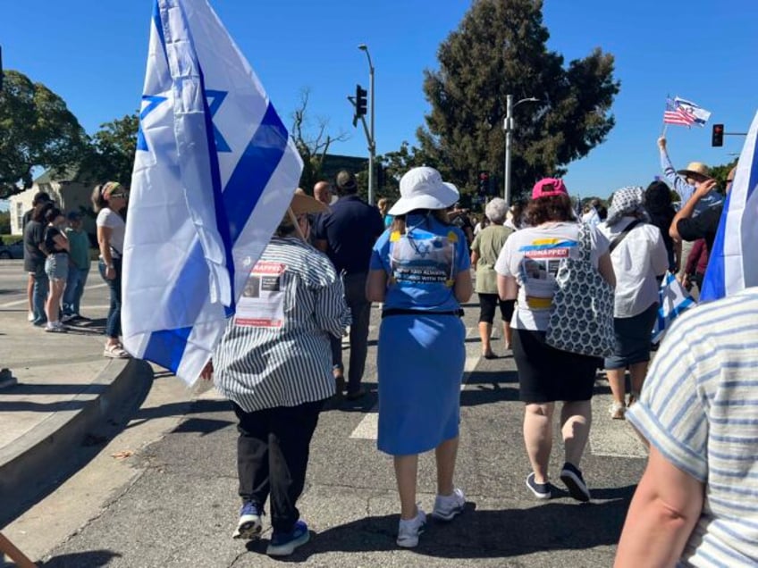 watch thousands march in solidarity with israel in los angeles