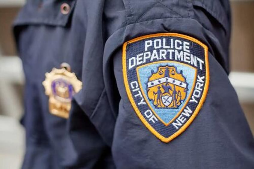 watch tren de aragua affiliated gangbangers attack nypd officers