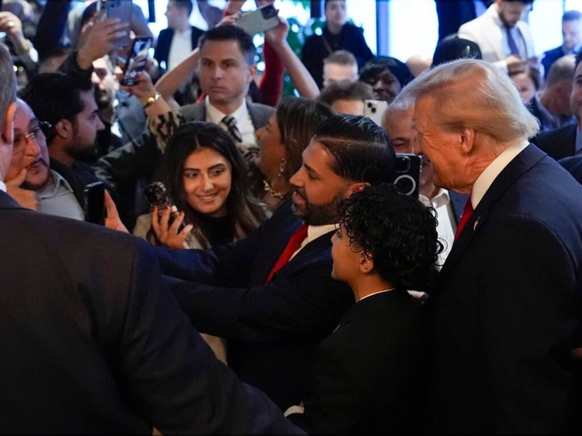 watch trump gets warm welcome in majority arab dearborn michigan