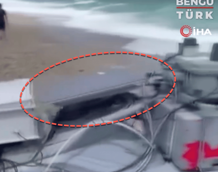 watch ukrainian kamikaze drone jet ski washes up on istanbul beach 