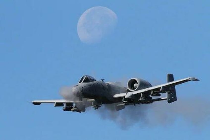 watch us a 10 warthog filmed engaged in attacks over eastern syria