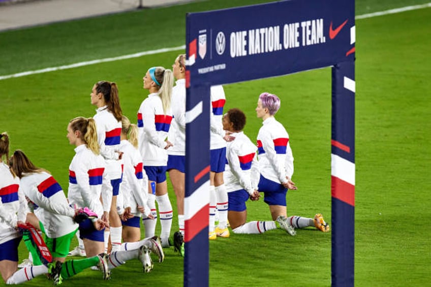 watch us womens team mostly stoic during national anthem vietnamese players loudly sing their anthem