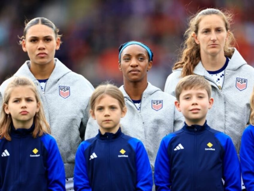 watch us womens team mostly stoic during national anthem vietnamese players loudly sing their anthem