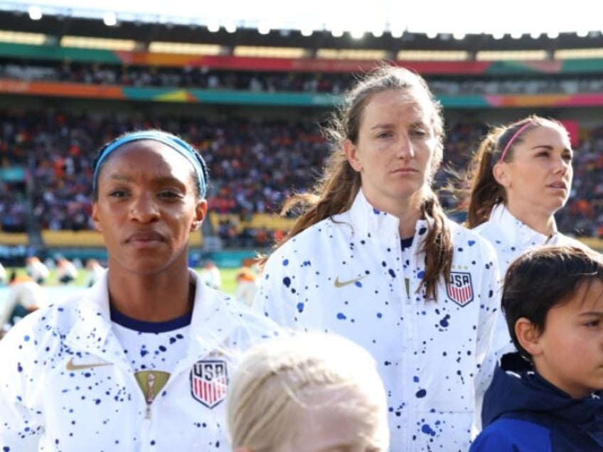 watch uswnt mostly silent again during national anthem at world cup match