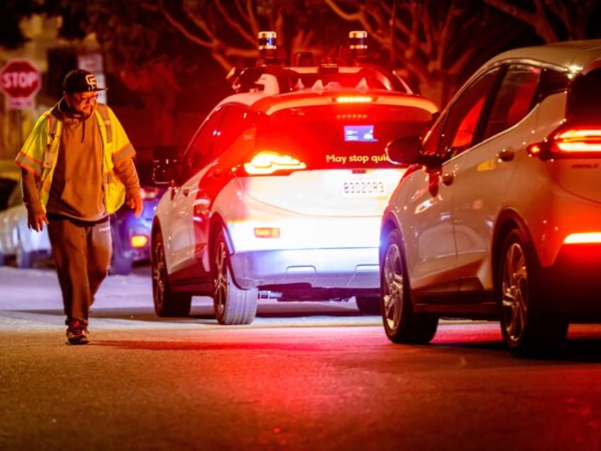 watch viral video shows person attacking sf robotaxi with hammer