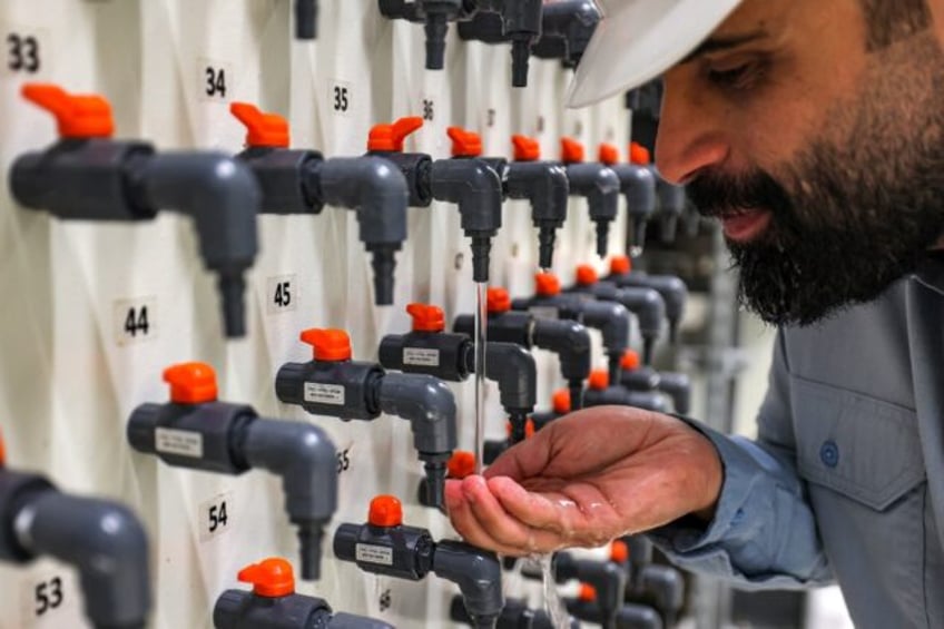 water starved saudi confronts desalinations heavy toll