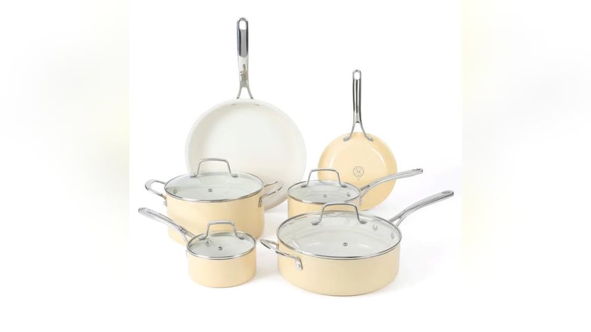 This versatile suite of pots and pans is designed to turn everyday cooking into a creative and effortless experience.