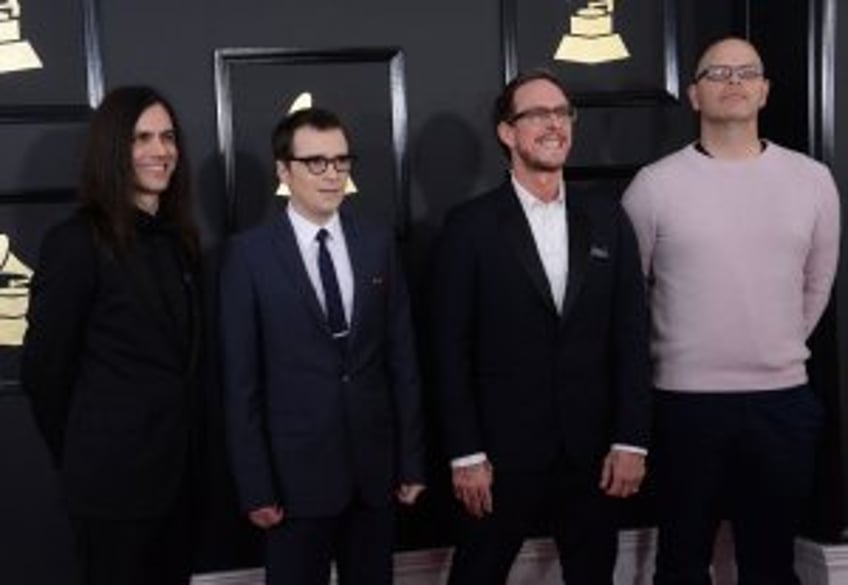 Weezer to perform 'Blue Album' in full on new tour