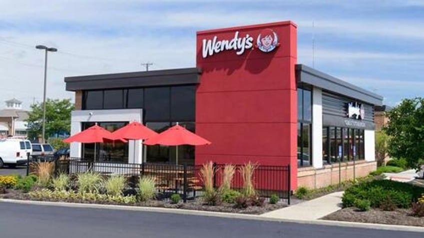 wendys to test surge pricing using high tech menu boards that change in real time