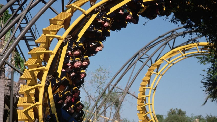 what happened when a massive sinkhole opened inside this popular florida theme park