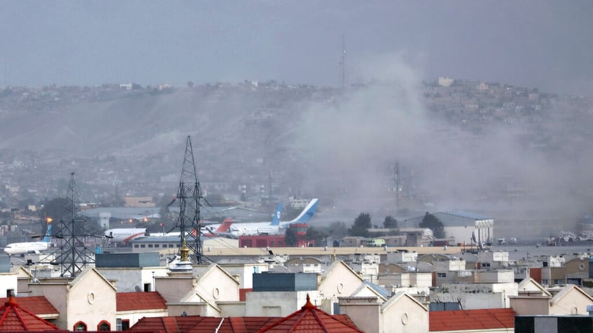 Explosion outside the airport in Kabul