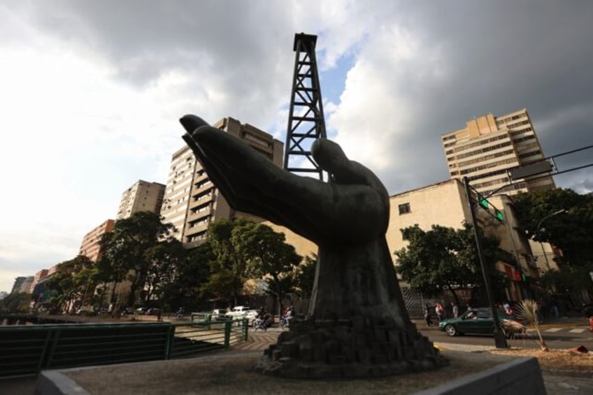 Venezuelan oil production reached its lowest point in decades in 2020 with 400,000 bpd --