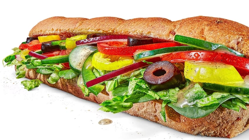 what you should order at subway according to nutrition experts