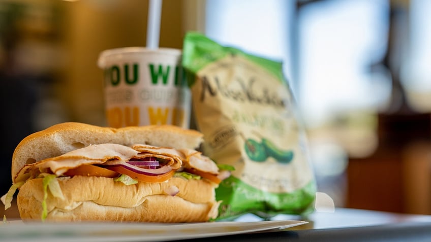 what you should order at subway according to nutrition experts