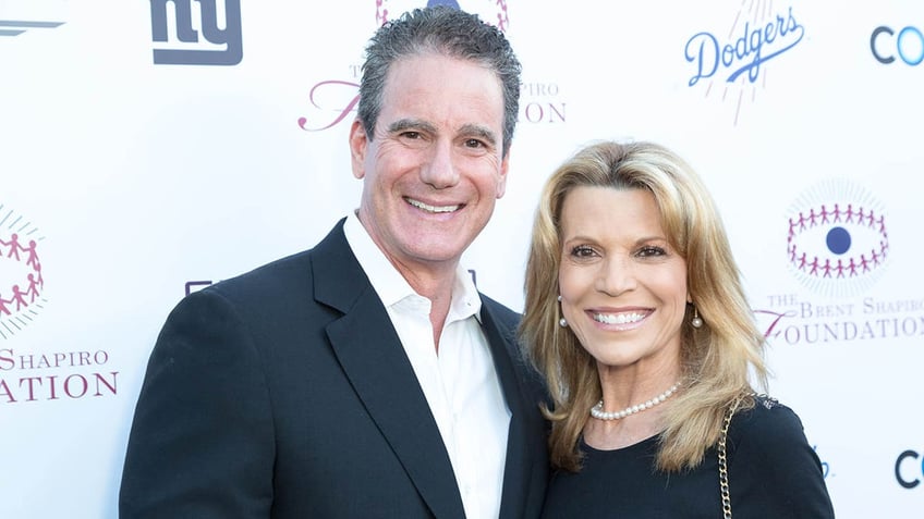 wheel of fortune co host vanna white reveals why she hasnt married boyfriend of 12 years