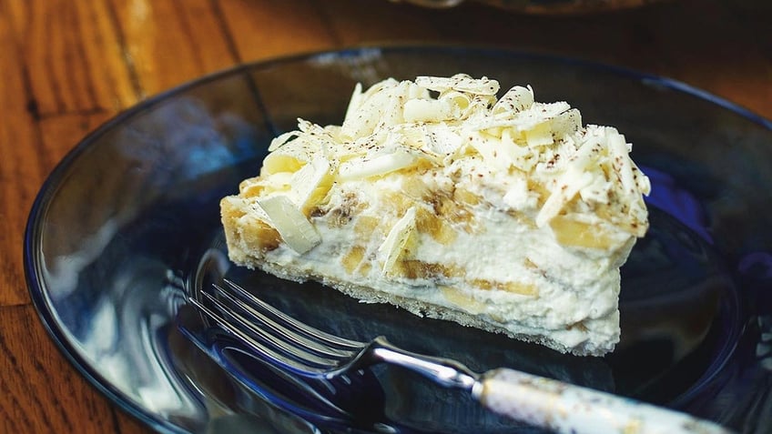 white chocolate banana cream pie