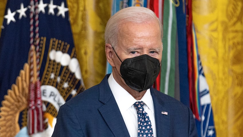 white house deflects when confronted with bidens mask hypocrisy weve got to put this all in context