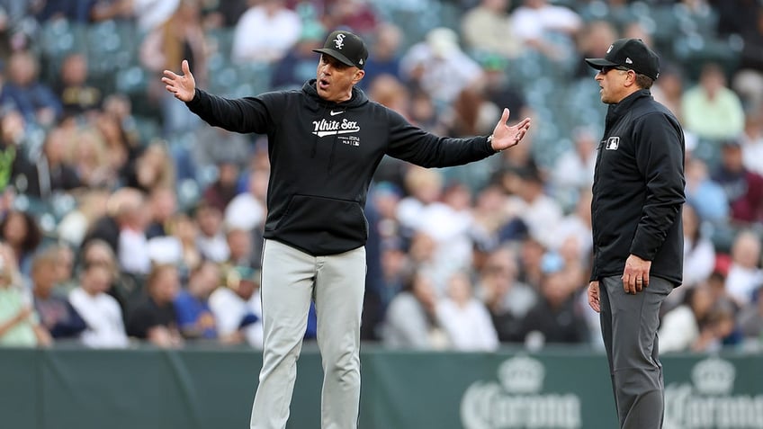 Pedro Grifol argues with umpire