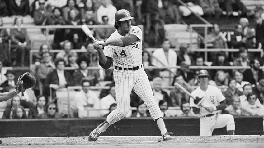 Bill Melton swings bat