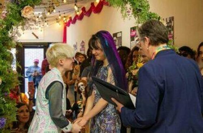 whitman college president officiates anti trump lesbian wedding featuring a wusband