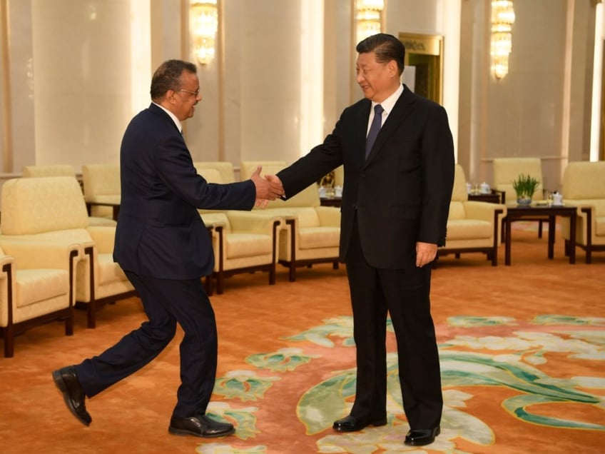 BEIJING, CHINA - JANUARY 28: Tedros Adhanom, Director General of the World Health Organization, (L) shakes hands with Chinese President Xi Jinping before a meeting at the Great Hall of the People, on January 28, 2020 in Beijing, China. (Photo by Naohiko Hatta - Pool/Getty Images)