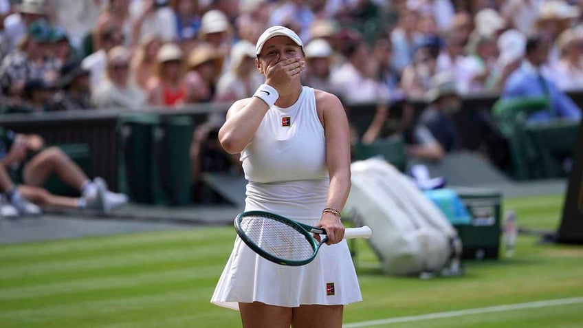 Amanda Anisimova reacts